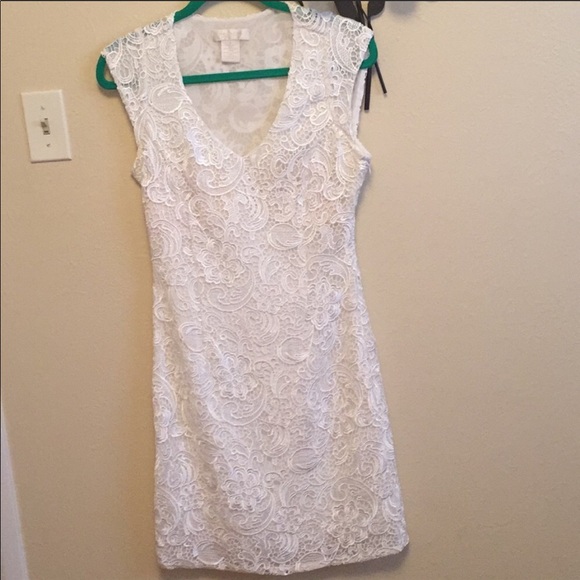 Beautiful white lace dress - Picture 2 of 3